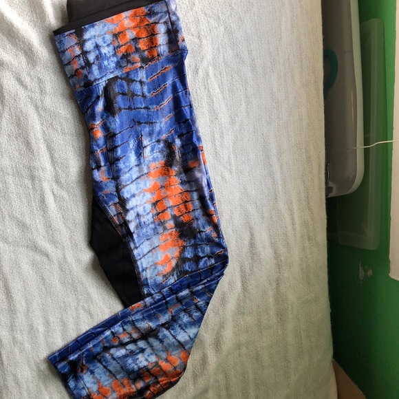 (EUC) Koral snakeskin print cropped leggings small - Picture 3 of 6